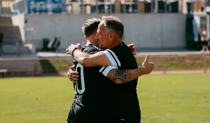 Tradition siegt: Jubiläumself gewinnt Showmatch mit 4:3