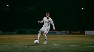 FCB auswärts zum Flutlichtspiel auf dem Tivoli