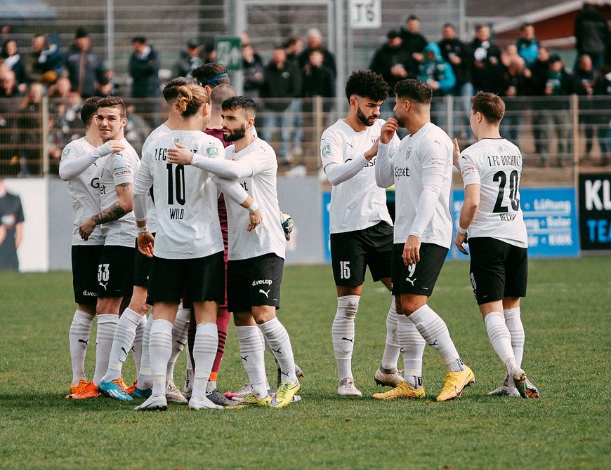 FCB beim Schlusslicht SV Straelen gefordert