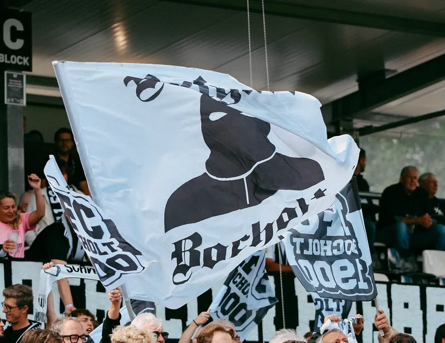 Im Stadion Rote Erde gegen Borussia Dortmund II