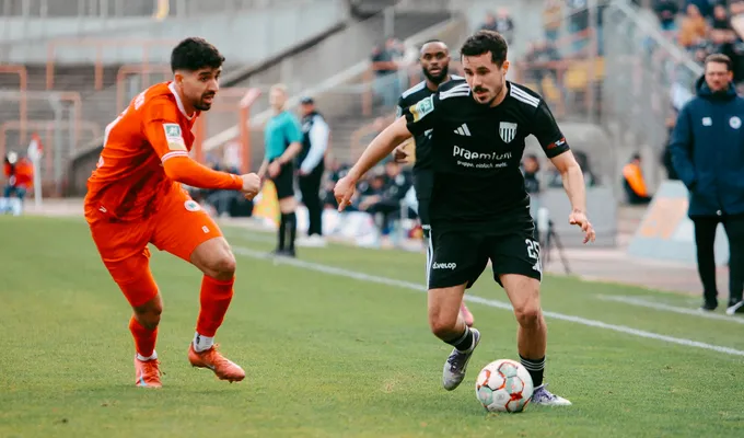 FCB unterliegt knapp mit 2:3