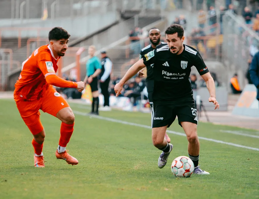 FCB unterliegt knapp mit 2:3