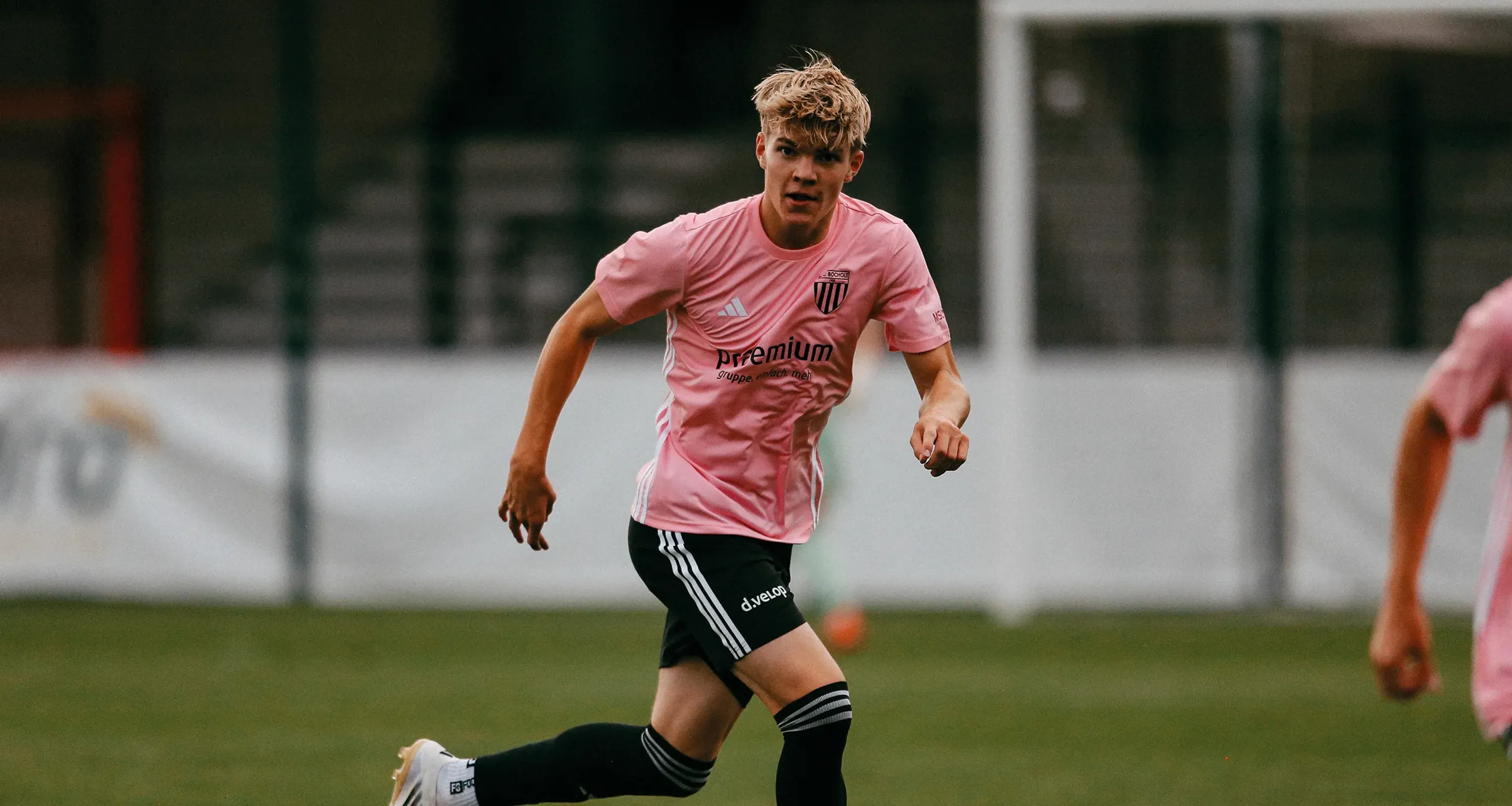 Linus Olthoff unterschreibt Profivertrag beim 1. FC Bocholt