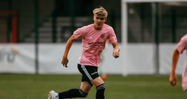 Linus Olthoff unterschreibt Profivertrag beim 1. FC Bocholt