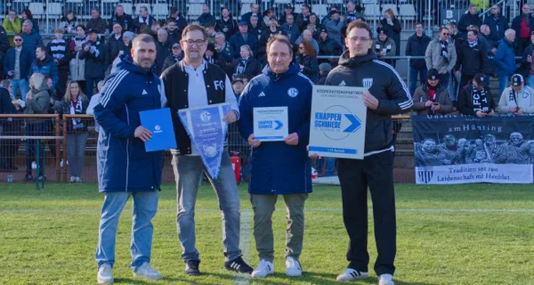 Offizielle Übergabe: Kooperation am Hünting nun sichtbar 