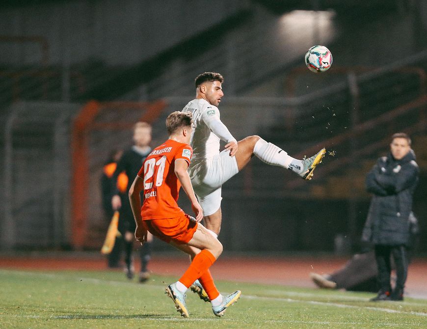 Auswärts beim Traditionsverein Rot-Weiß Oberhausen