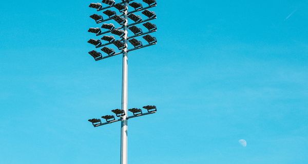 Zwei Flutlichtspiele im April