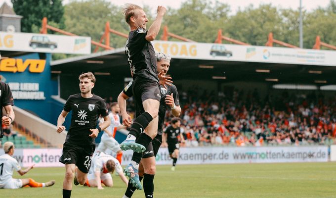 Dreier in Oberhausen: Der FCB sichert den Klassenerhalt