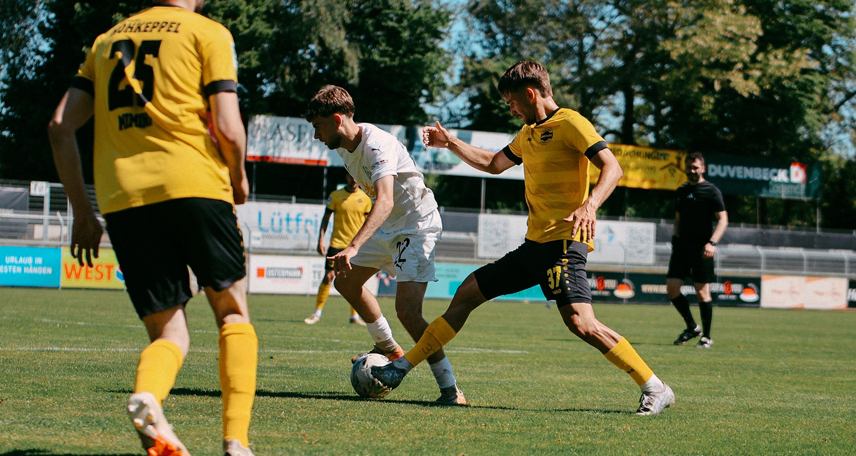 1. FC Bocholt verabschiedet sich mit drei Punkten