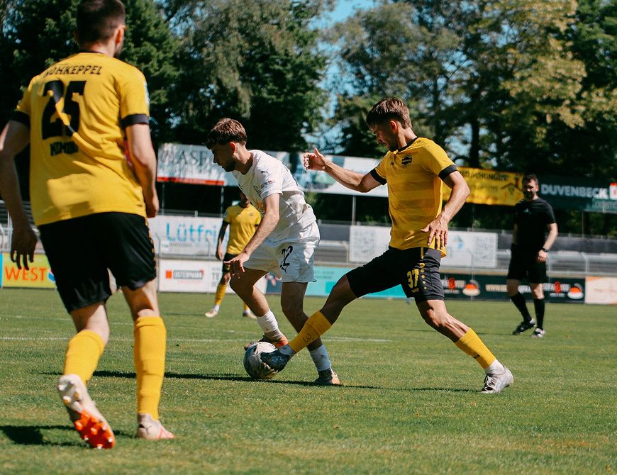 1. FC Bocholt verabschiedet sich mit drei Punkten